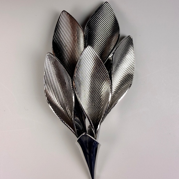 Vintage Trumpet Flowers Brooch - Picture 2 of 9